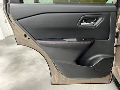 Used 2025 Nissan Rogue SV AWD/4WD image 15