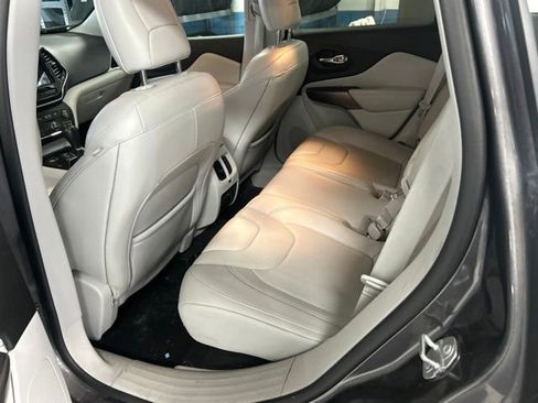 Used 2019 Jeep Cherokee Limited AWD/4WD image 16