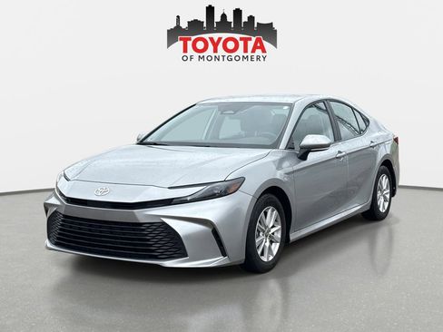 Used 2025 Toyota Camry LE image 7