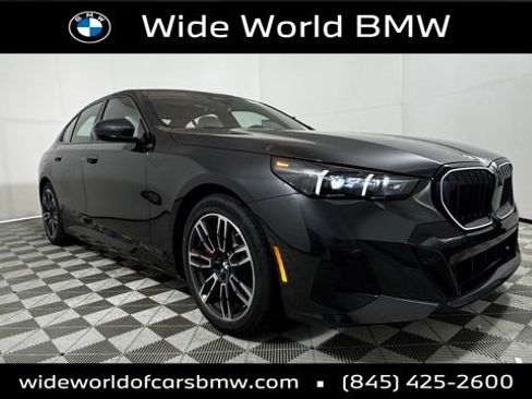 New 2026 BMW 550e xDrive w/ Premium Package AWD/4WD image 1