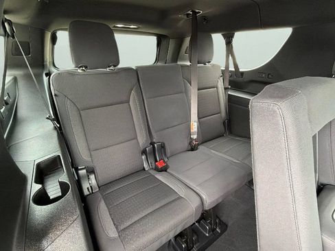 Certified 2025 Chevrolet Suburban LS RWD image 33