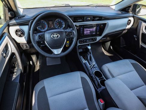 Used 2017 Toyota Corolla LE w/ Carpet Mat Package (TMS) FWD image 22