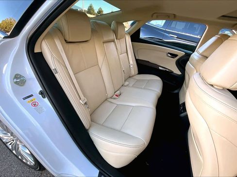 Used 2018 Toyota Avalon Limited image 19