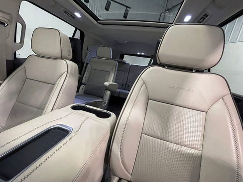 Used 2021 GMC Yukon Denali w/ Denali Premium Package image 27