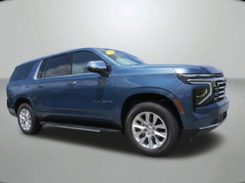 Used 2025 Chevrolet Suburban Premier AWD/4WD image 1