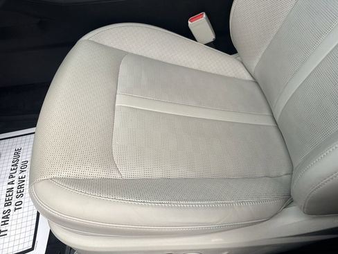 Used 2024 Kia Sorento S w/ Panoramic Sunroof Package AWD/4WD image 9