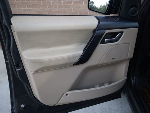 Used 2012 Land Rover LR2 HSE image 12