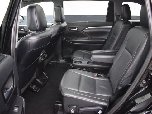 Used 2019 Toyota Highlander Limited Platinum AWD/4WD image 15