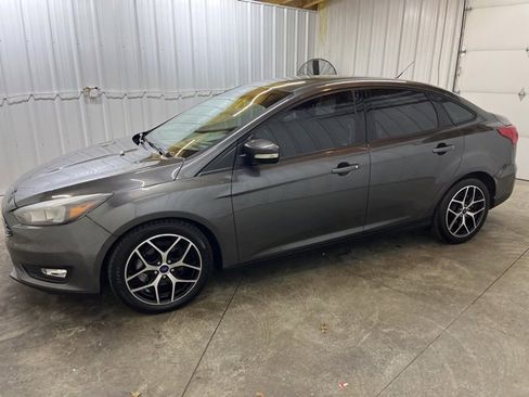 Used 2017 Ford Focus SE image 4
