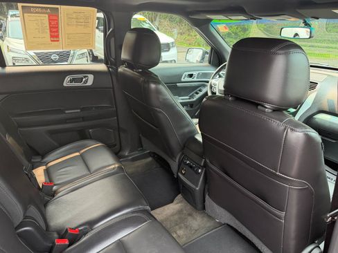 Used 2014 Ford Explorer XLT w/ Equipment Group 202A AWD/4WD image 27