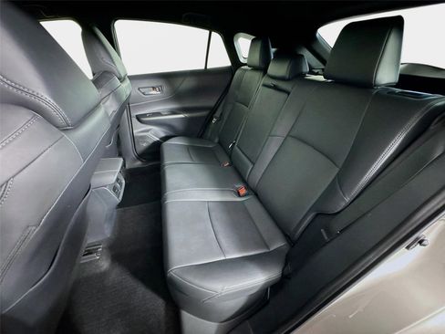 Used 2022 Toyota Venza XLE AWD/4WD image 22