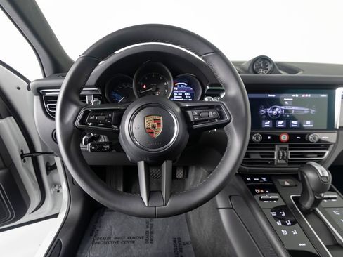 Certified 2026 Porsche Macan AWD/4WD image 6