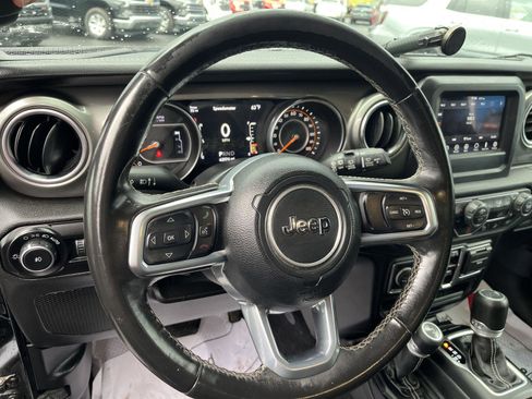 Used 2019 Jeep Wrangler Unlimited Sahara w/ Safety Group image 8