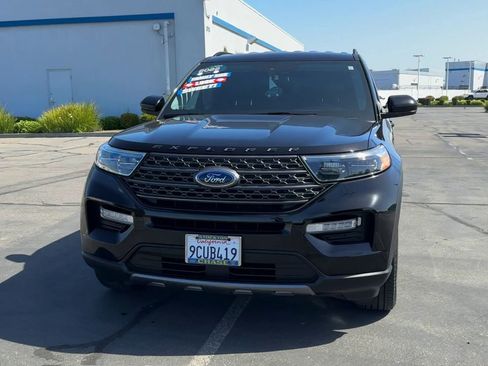 Used 2022 Ford Explorer XLT w/ Equipment Group 202A image 7