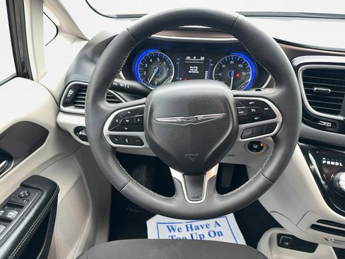 Used 2023 Chrysler Voyager LX image 17