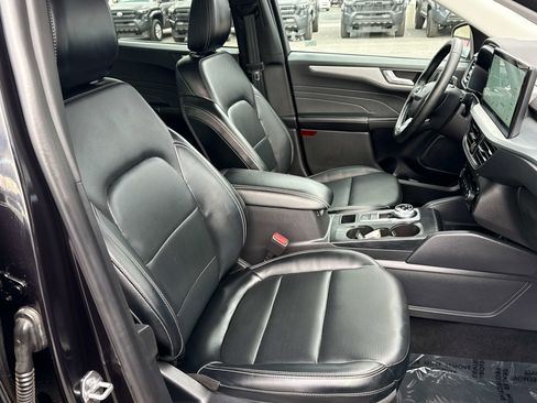 Used 2025 Ford Escape Platinum image 17