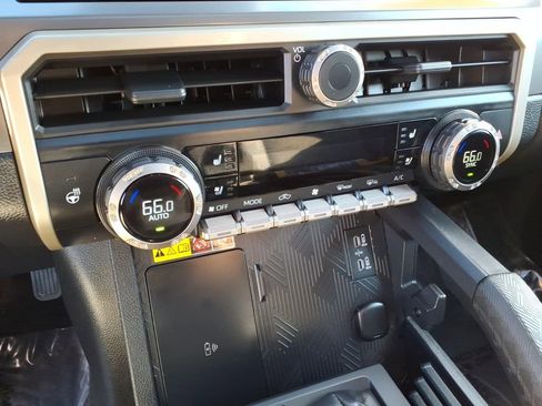 Used 2025 Toyota Tacoma TRD Off-Road AWD/4WD image 27