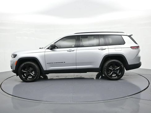 Used 2025 Jeep Grand Cherokee L Limited w/ Black Appearance Package AWD/4WD image 9
