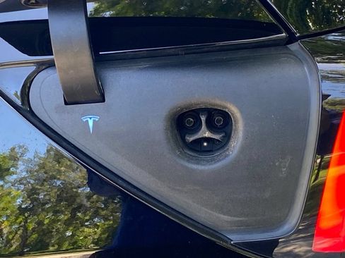 Used 2022 Tesla Model Y Performance AWD/4WD image 11