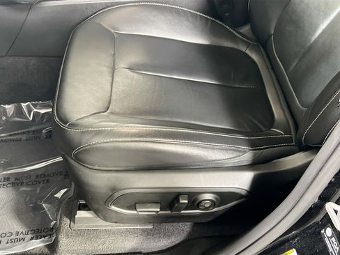 Used 2022 Jeep Grand Cherokee Limited image 19