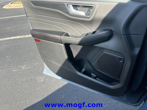 Used 2025 Ford Escape ST-Line FWD image 18