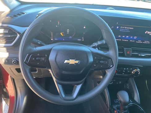 Used 2025 Chevrolet TrailBlazer LT image 28
