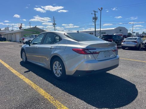 Used 2025 Toyota Camry LE FWD image 3