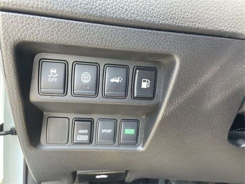 Used 2020 Nissan Rogue SV image 34