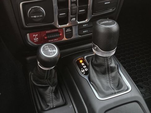Used 2024 Jeep Gladiator Mojave w/ Safety Group AWD/4WD image 18