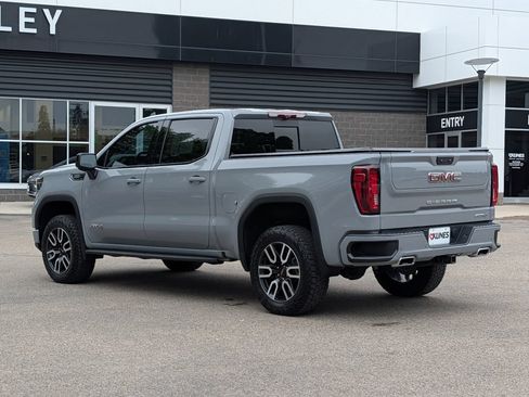 Used 2024 GMC Sierra 1500 AT4 w/ Technology Package AWD/4WD image 7