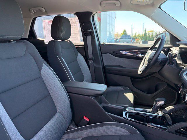 Used 2024 Chevrolet TrailBlazer LT w/ LT Cold Weather Package FWD image 29
