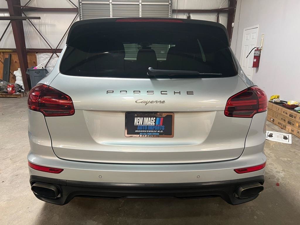 Used 2017 Porsche Cayenne AWD/4WD image 9