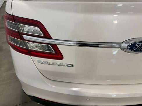 Used 2013 Ford Taurus Limited FWD image 20
