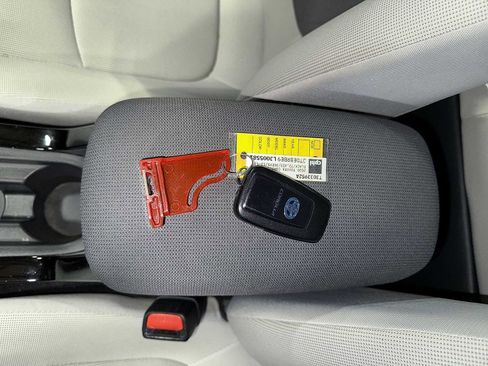 Certified 2020 Toyota Corolla LE image 30