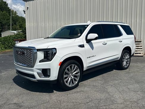 Used 2024 GMC Yukon Denali w/ Advanced Technology Package AWD/4WD image 2