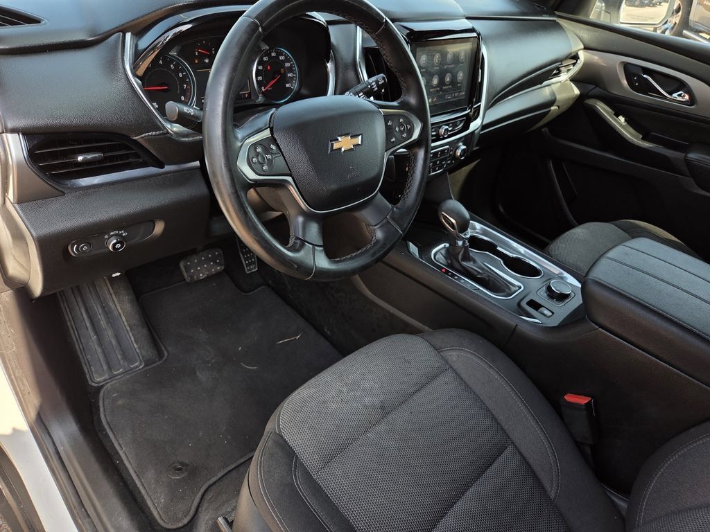 Used 2023 Chevrolet Traverse LT FWD image 10