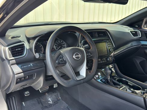 Used 2023 Nissan Maxima SR w/ Sport Mat Group FWD image 13