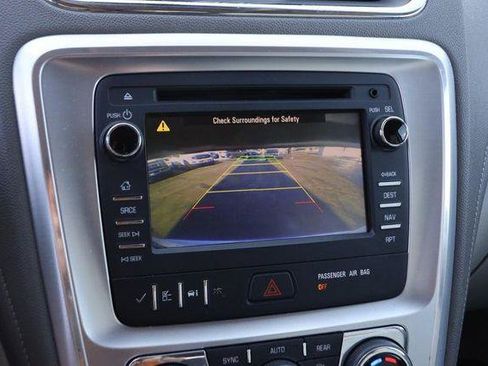 Used 2015 GMC Acadia SLT image 16