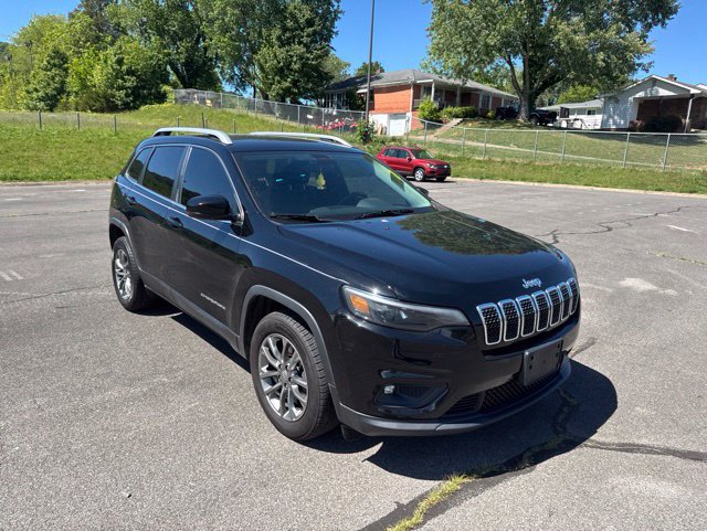 Used 2019 Jeep Cherokee Latitude Plus w/ Cold Weather Group FWD image 2