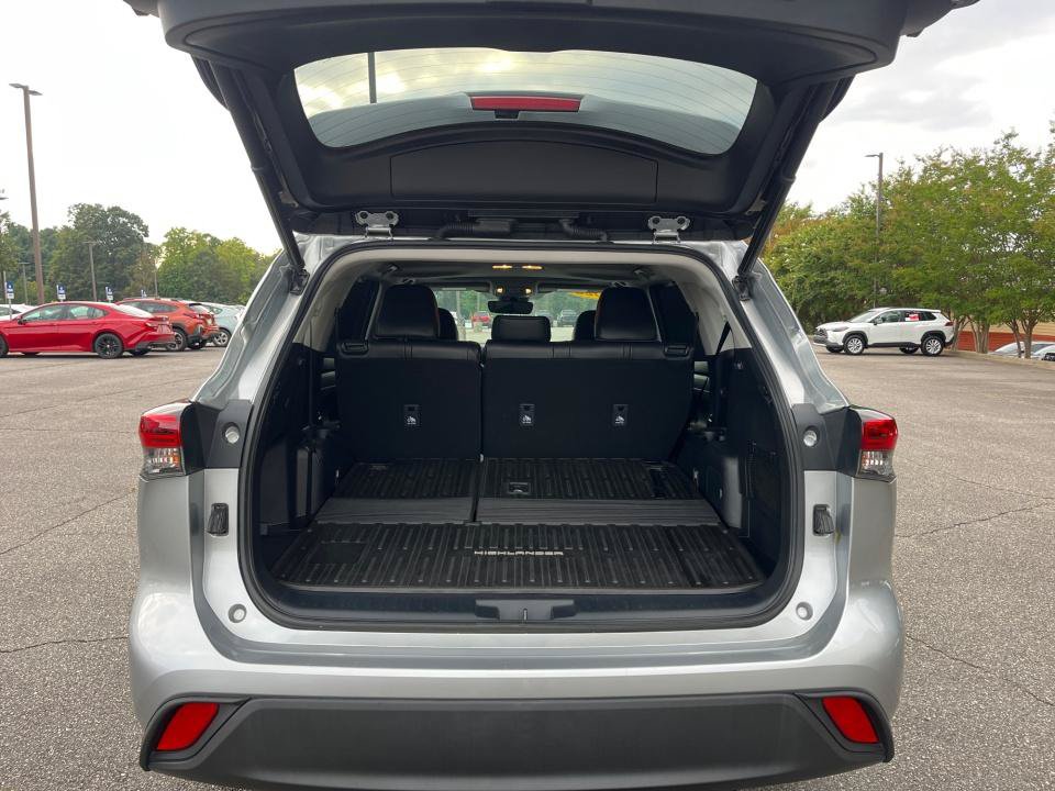Used 2022 Toyota Highlander XLE AWD/4WD image 15