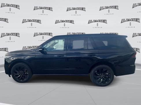 New 2026 Lincoln Navigator Reserve w/ Jet Appearance Package AWD/4WD image 2