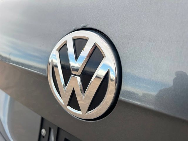 Used 2017 Volkswagen Golf Alltrack SE AWD/4WD image 12