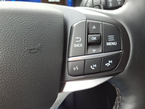 Used 2020 Ford Explorer Platinum w/ Premium Technology Package AWD/4WD image 21