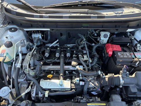 Used 2022 Nissan Kicks S image 10