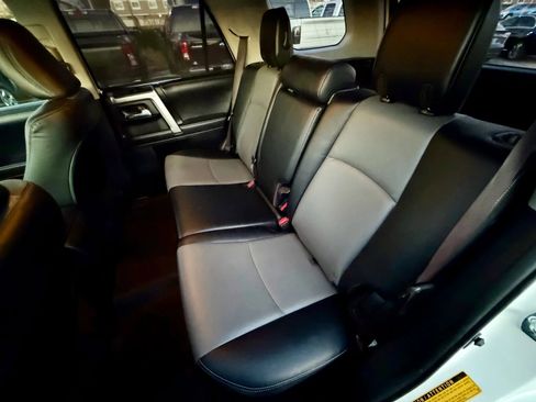 Used 2017 Toyota 4Runner SR5 Premium image 9