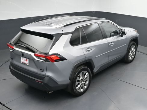 Used 2021 Toyota RAV4 XLE Premium image 35