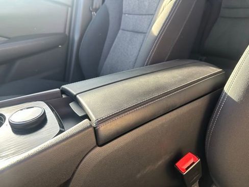 Used 2024 Nissan Rogue SV image 12