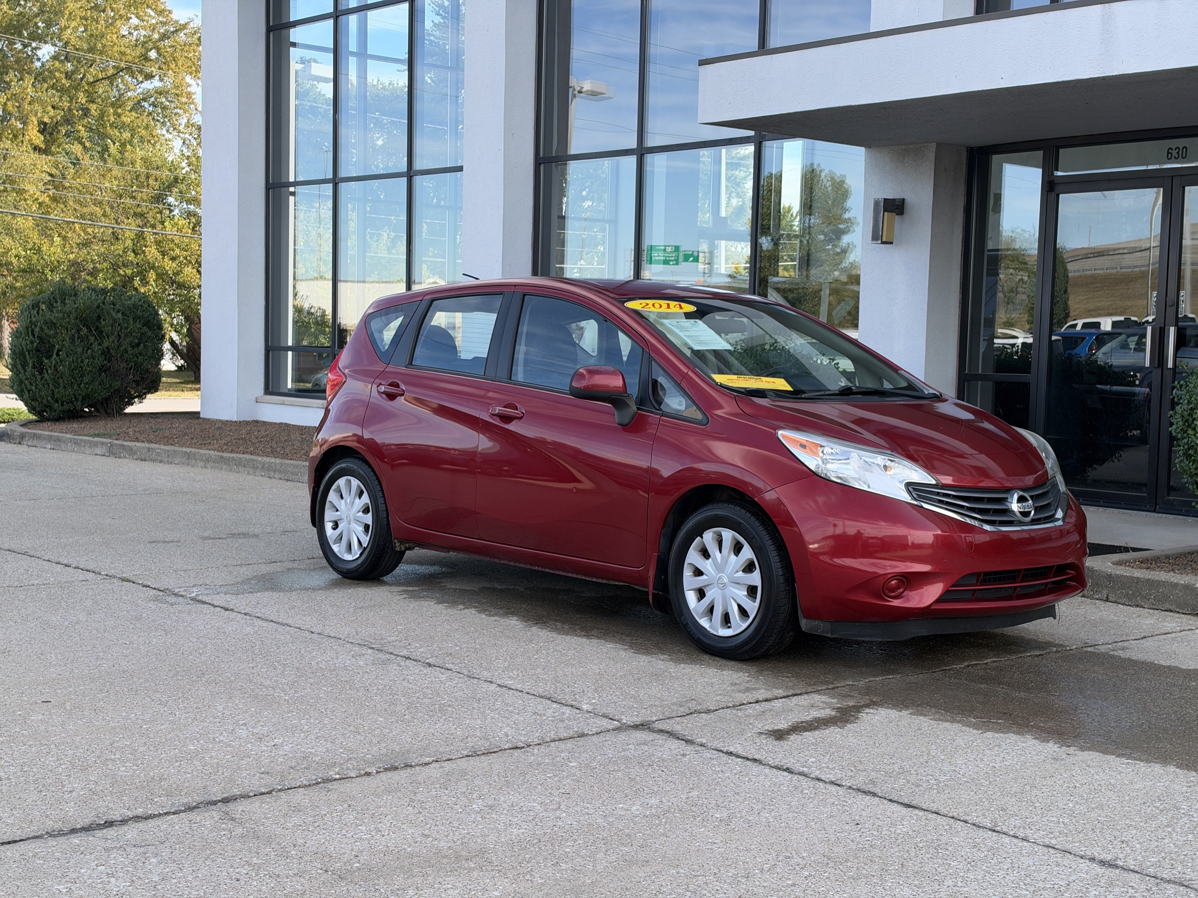 Used 2014 Nissan Versa Note SV w/ Convenience Package FWD image 2