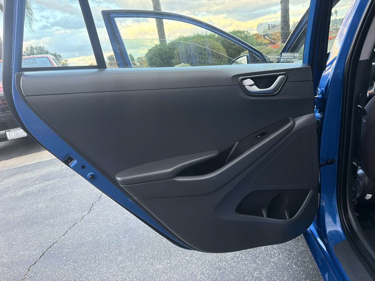 Used 2017 Hyundai Ioniq SEL FWD image 27