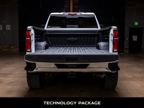 Used 2025 Chevrolet Silverado 2500 LTZ w/ LTZ Premium Package AWD/4WD image 9